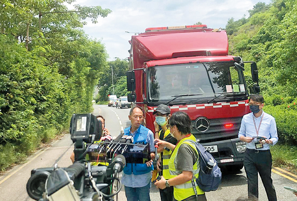 堅(jiān)守「藍(lán)背心」使命 10年來協(xié)助傳媒順利採訪