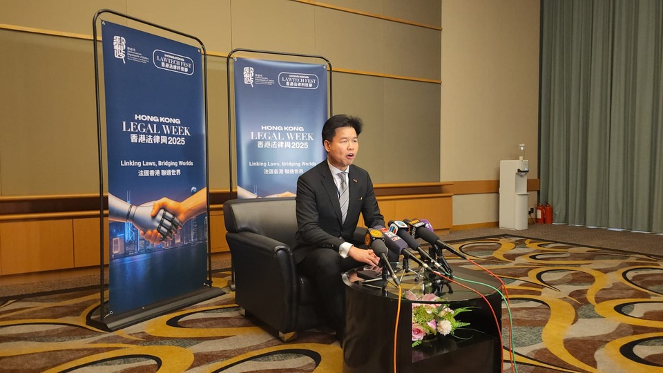 宏福苑大火丨律師會(huì)會(huì)長(zhǎng)湯文龍喜見業(yè)界齊心協(xié)力助居民