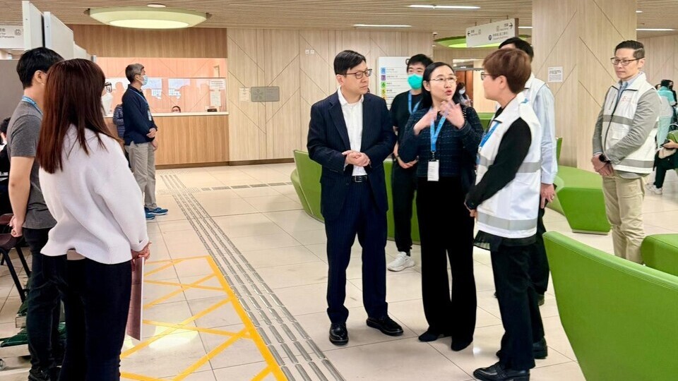 立法會選舉丨孫玉菡視察古洞北外展票站 感謝社福界配合政府安排