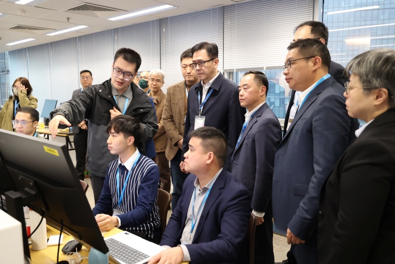 立法會選舉 | 孫東視察選舉事務(wù)處中央指揮中心 確保選舉發(fā)票保持暢順