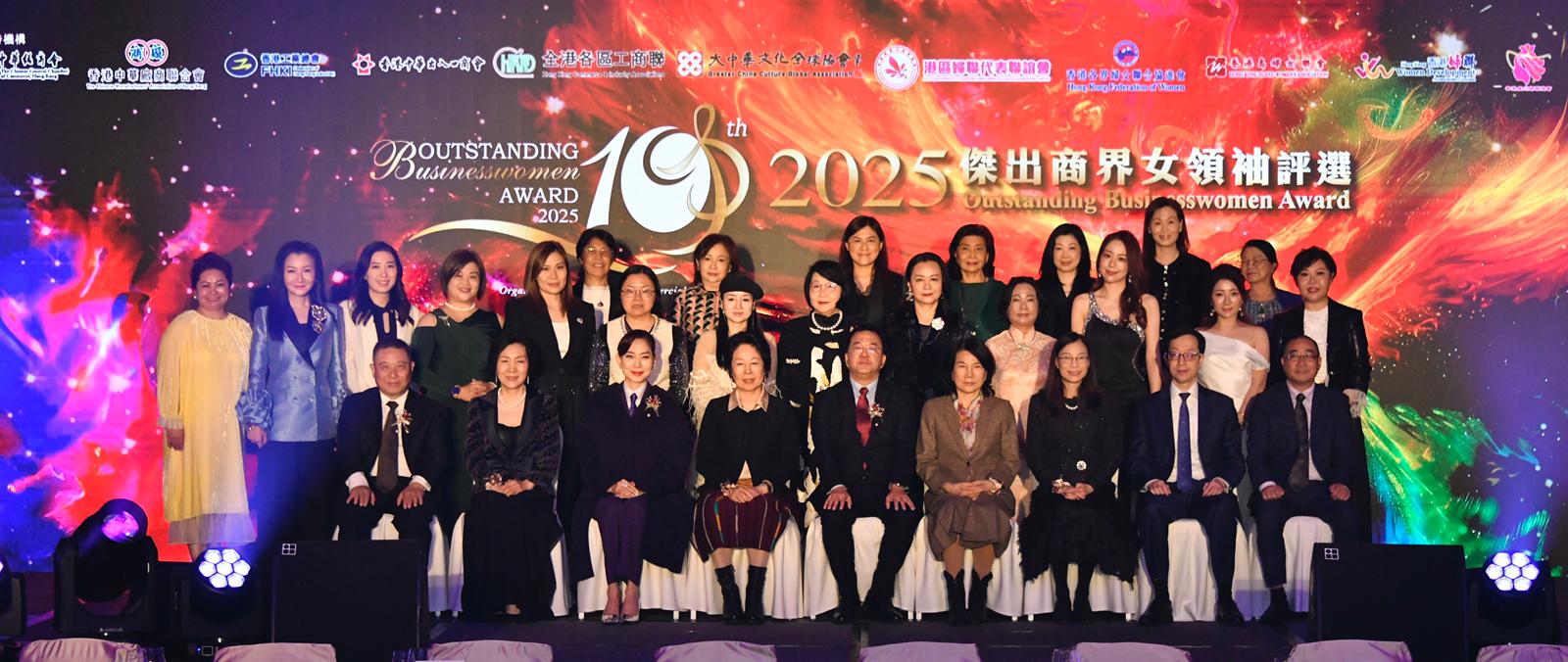 鳳凰主題象徵女性重生與卓越