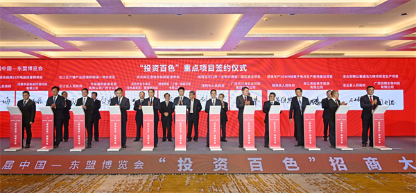 2、簽約現(xiàn)場(chǎng)。周福寧 攝.JPG