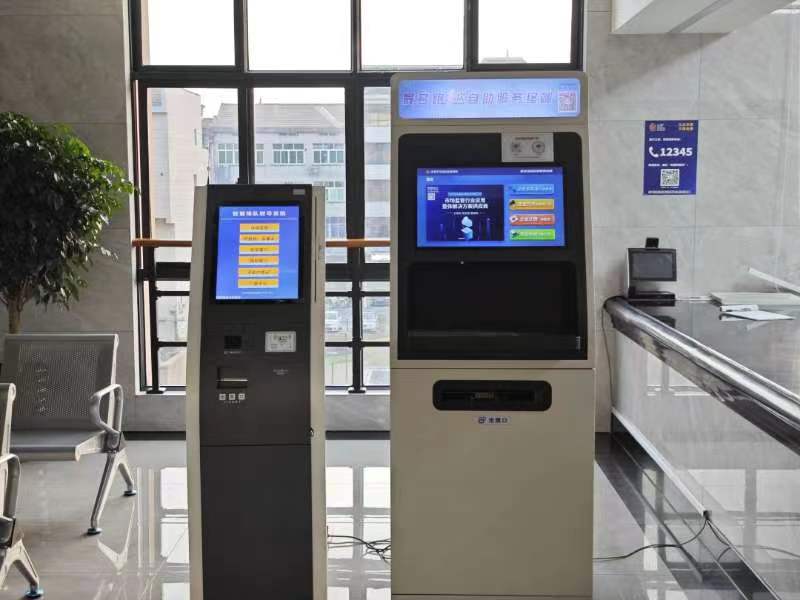 圖1圖說：行政大樓內(nèi)自助服務(wù)機器.jpg