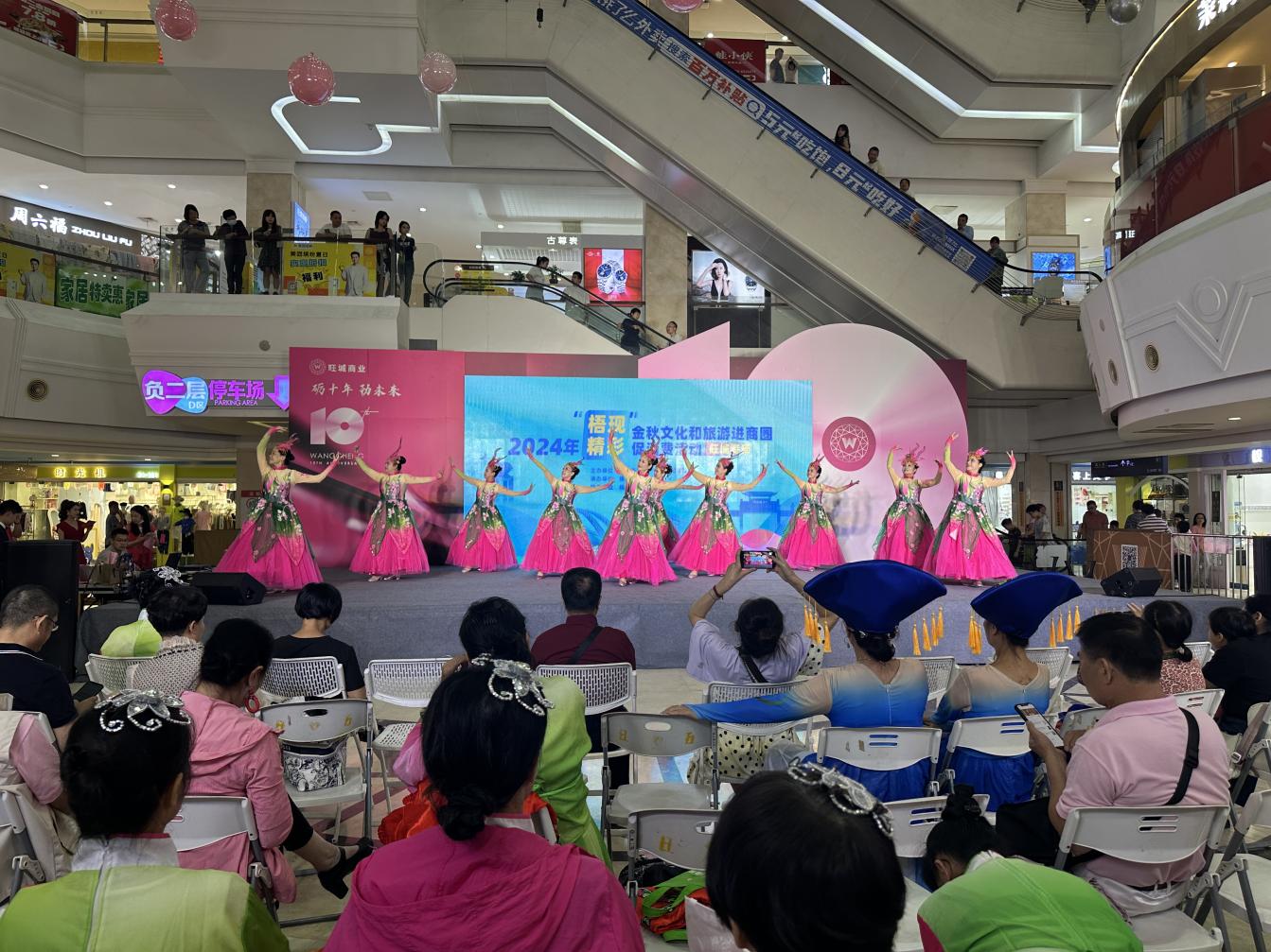 2024年“梧現(xiàn)精彩”金秋文化和旅遊進商圈促消費活動。梧州市文廣體旅局  供圖.jpg