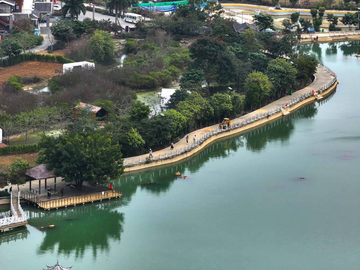 1、龍?zhí)鹅`湖景區(qū)（喻湘泉 攝）.jpg