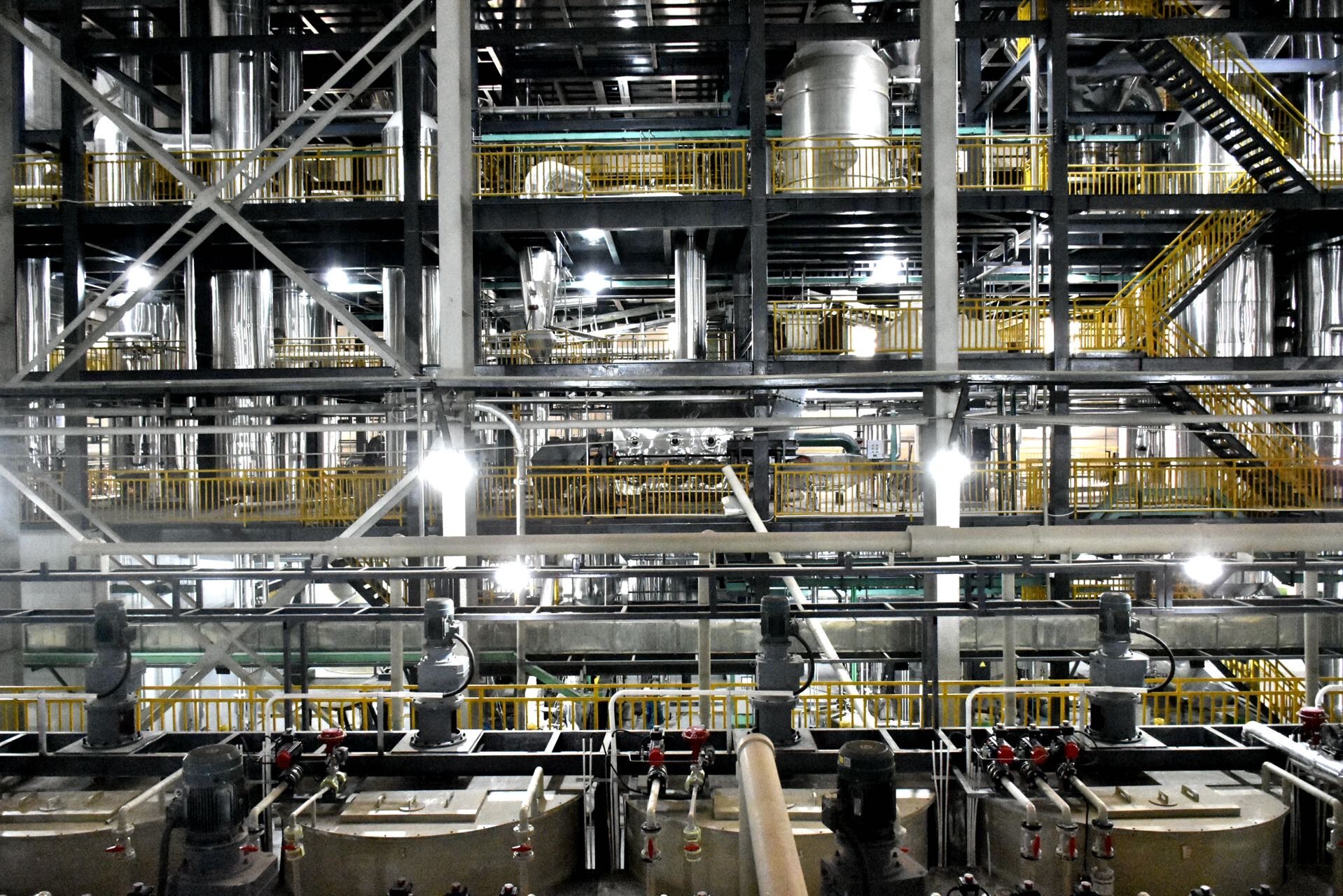 配圖1:贛州集盛科技的MVR蒸發(fā)濃縮車間 張欣苑 攝.jpg