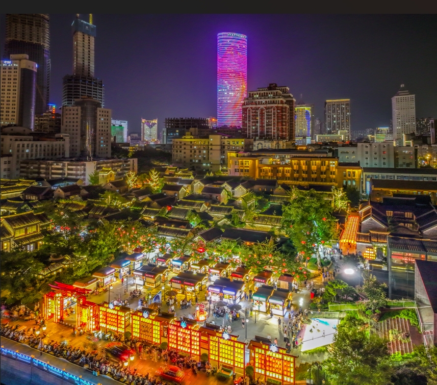 圖1： 在戶部山 - 回龍窩歷史文化街區(qū)，西楚霸王項羽 「秋風戲馬」 的故地旁，中醫(yī)奶茶店與非遺手作館比鄰而立 （徐州市文廣旅局供圖）.png