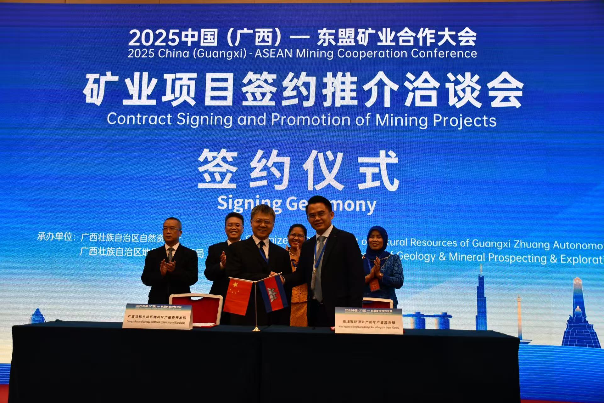 圖二:簽約儀式現(xiàn)場.jpg