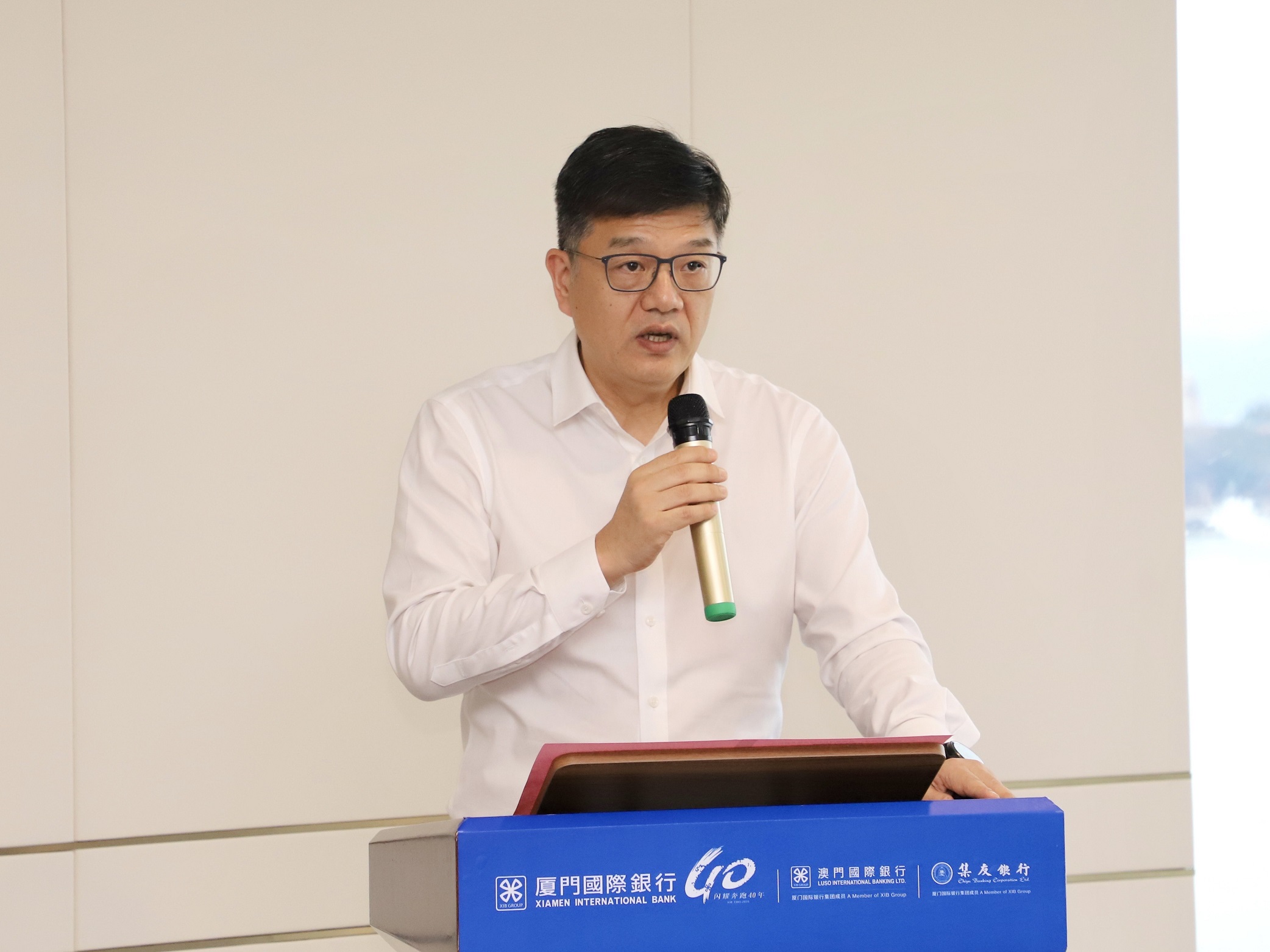 圖4 集友陳嘉庚教育基金主席、集友銀行行政總裁、考察團(tuán)團(tuán)長徐俊致辭.jpeg