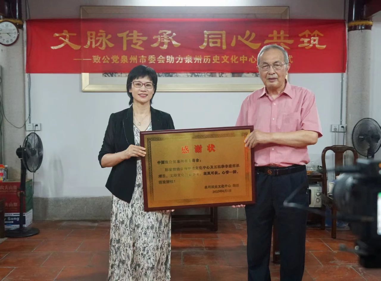 圖二 捐贈(zèng)儀式.jpg