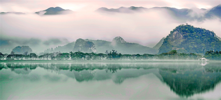 水墨星湖   攝影梁萍  必用.jpg