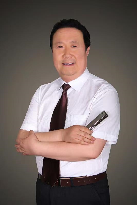 圖3：哈爾濱口琴會(huì)會(huì)長(zhǎng)、黑龍江省音樂家協(xié)會(huì)會(huì)員、中國(guó)社會(huì)藝術(shù)協(xié)會(huì)口琴專業(yè)委員會(huì)副秘書長(zhǎng)馬立明 受訪者供圖.jpg