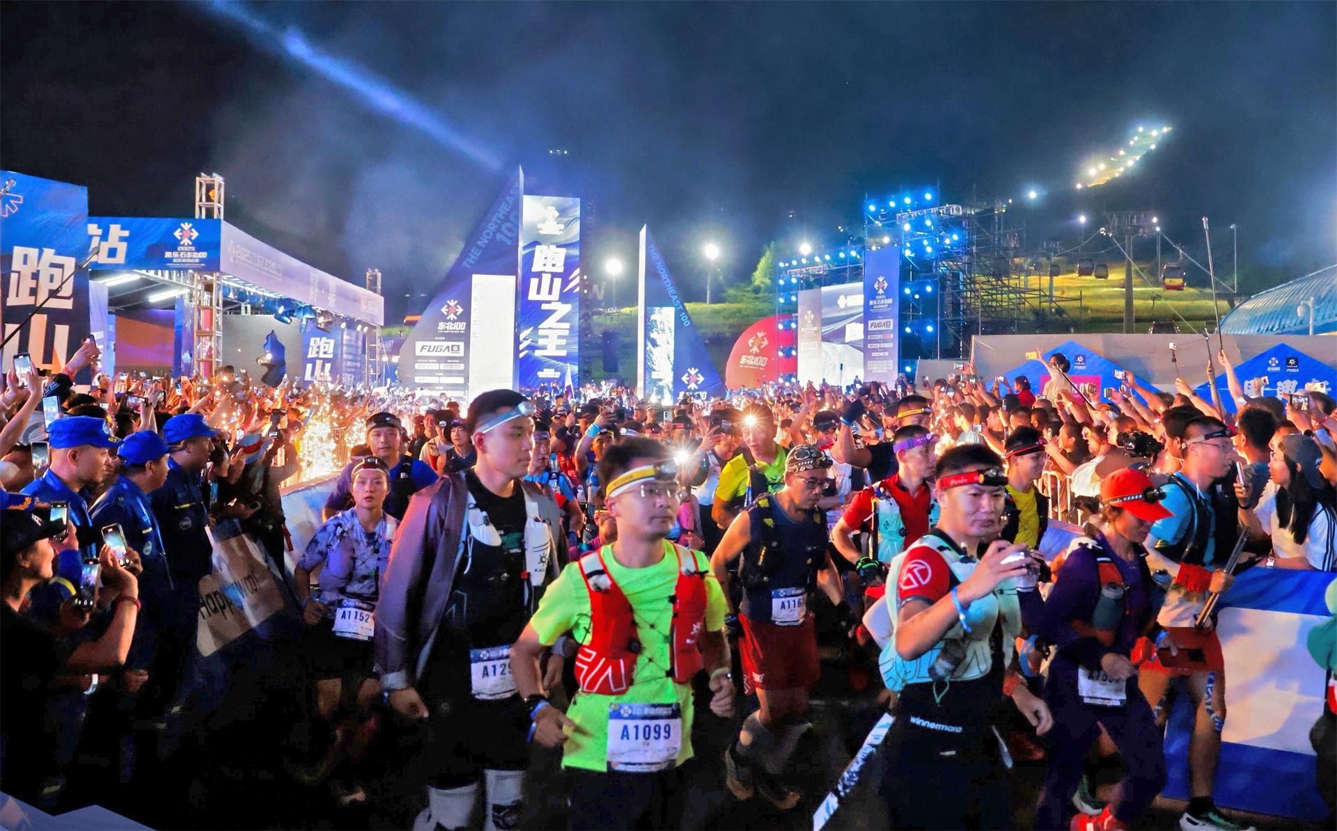 圖說二：當(dāng)晚8時，100公里組別鳴槍開跑.jpg