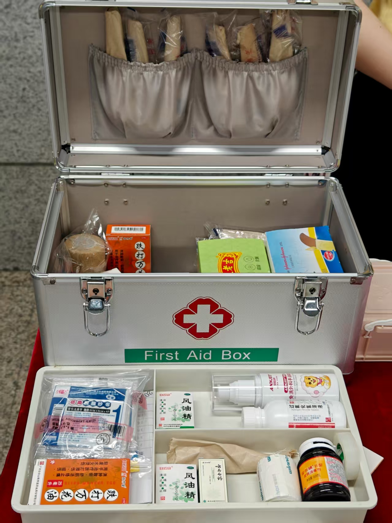 廣州地鐵開學(xué)季暖心舉措上線 護航新生“求學(xué)路”-謝良攝（2024年現(xiàn)場圖） .jpg