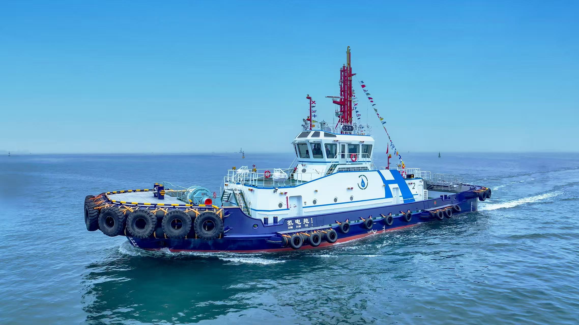 圖二：全球首艘7000馬力氫電混合動力拖輪「氫電拖1」（鎮(zhèn)江船廠供圖）.jpg